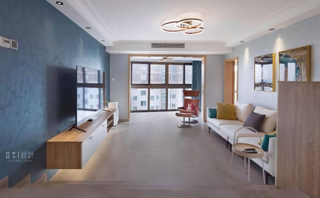 南京明月港灣105平米北歐風(fēng)格裝修  擁有獨(dú)立衣帽間與書(shū)房08客廳