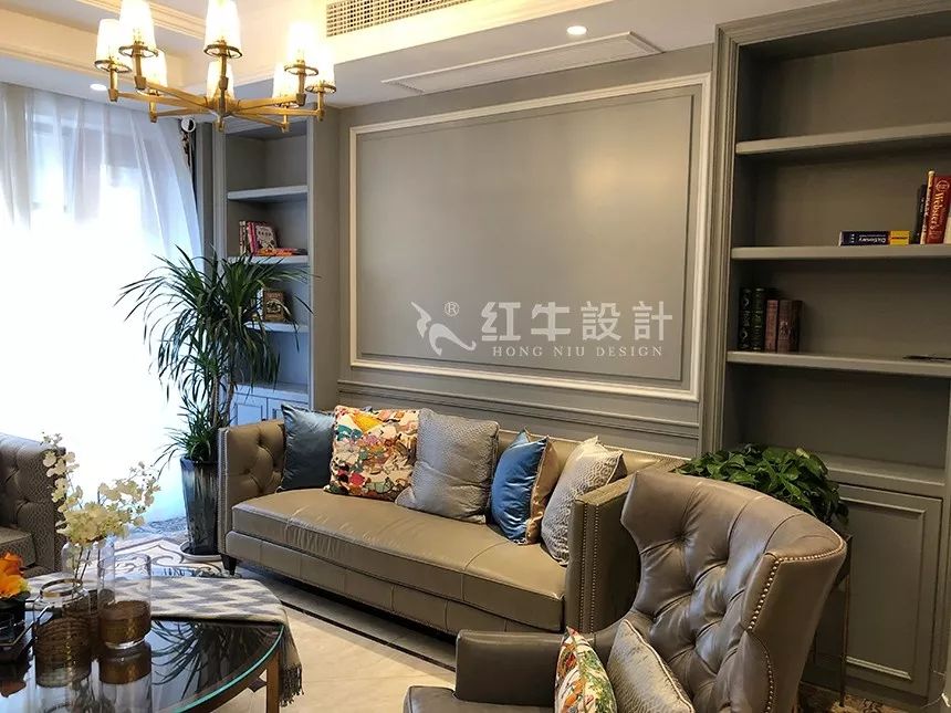 南京東墅山莊360㎡現(xiàn)代美式輕奢--設(shè)計(jì)師帶你欣賞完工別墅05客廳效果