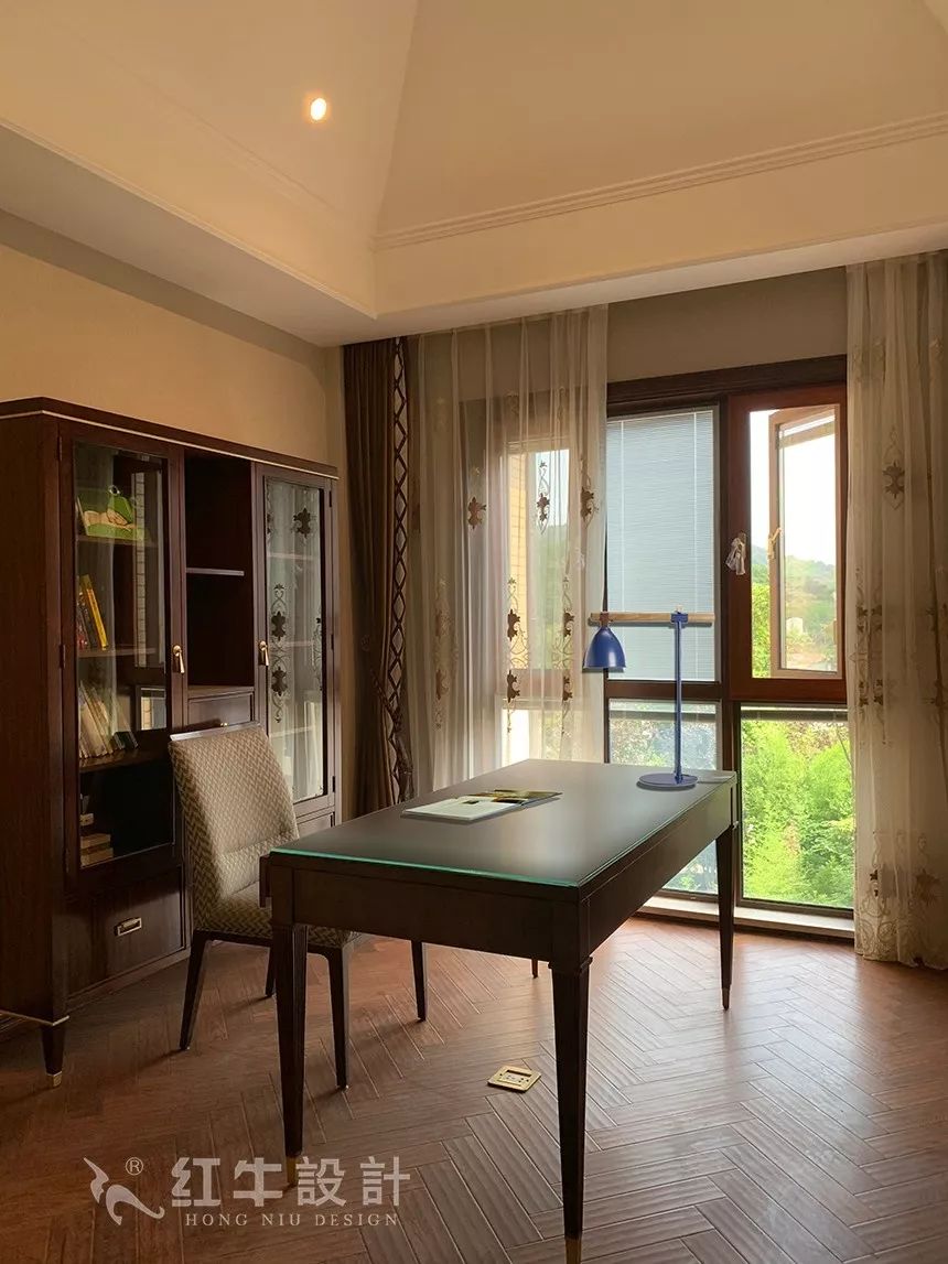 南京東墅山莊360㎡現(xiàn)代美式輕奢--設(shè)計(jì)師帶你欣賞完工別墅12書房效果