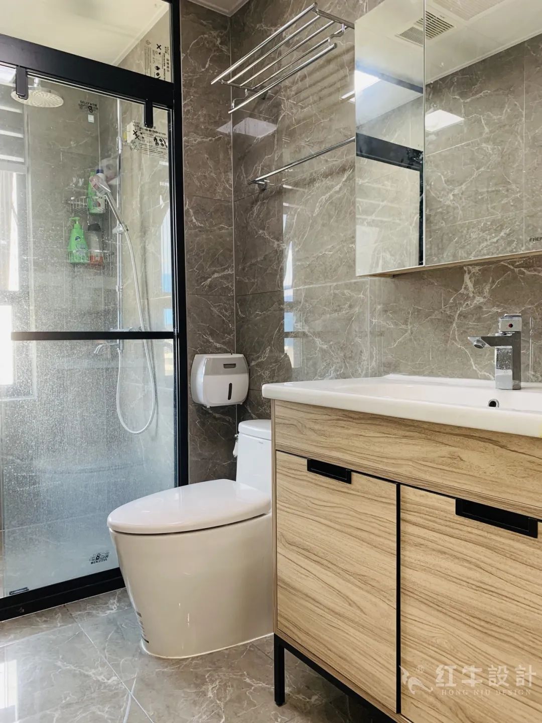 孟憲濤_保利國際社區(qū)115㎡現(xiàn)代北歐--簡潔明亮之家，一人獨居太愜意！18實景效果_衛(wèi)生間鏡柜