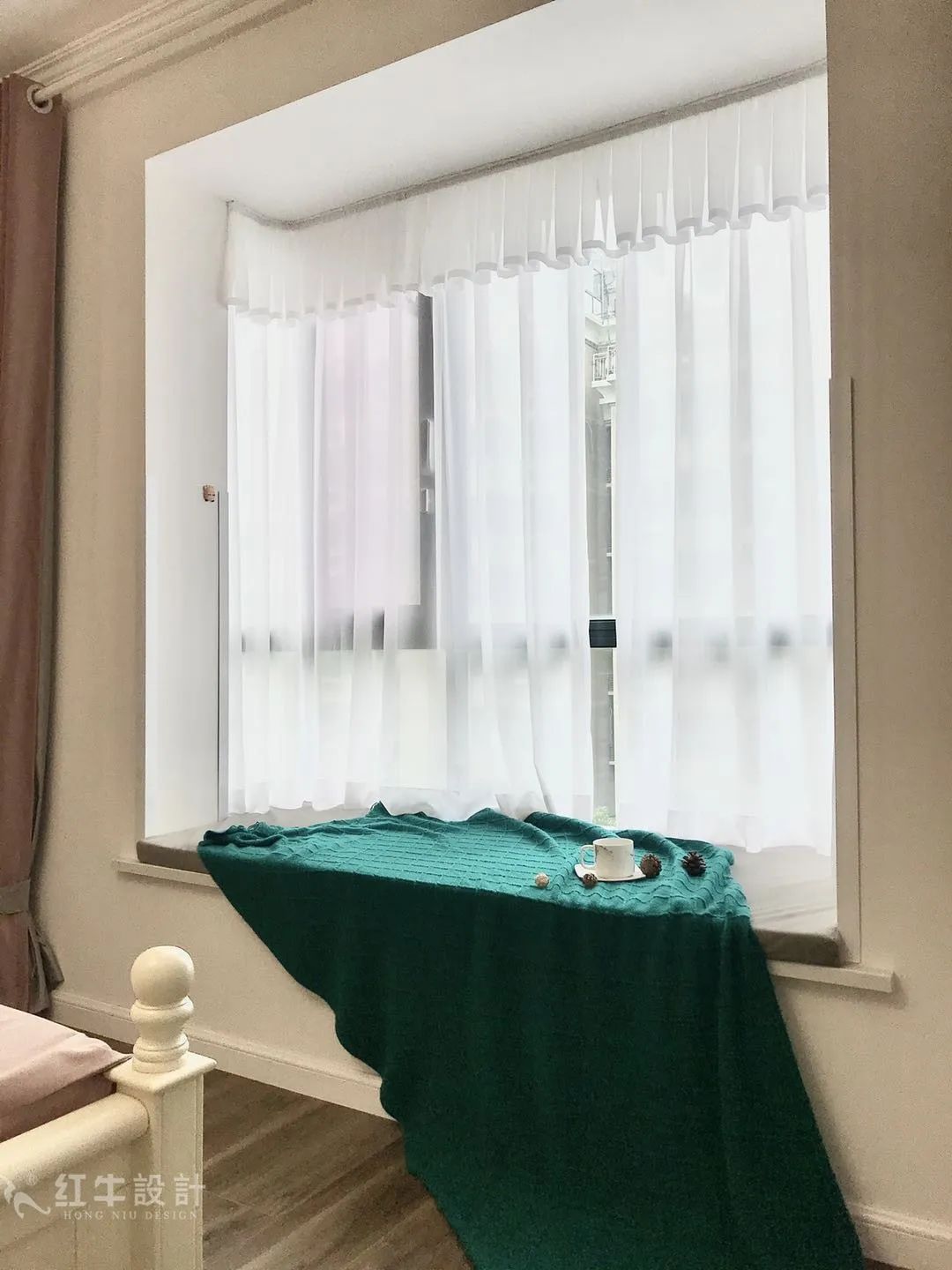 最美畢業(yè)照 ⑥--簡(jiǎn)美不一定是深色系，也可以這樣清爽哦！09飄窗