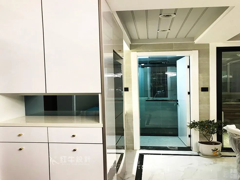 賈庭_景明佳苑75㎡現代簡約--看小戶型如何擠出3間臥室06入戶