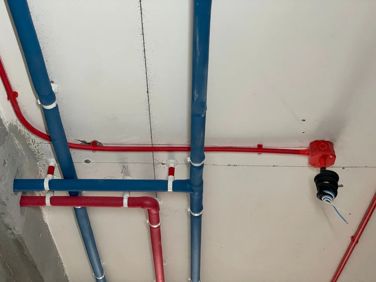 工地巡檢:雙節同慶,品質同行,嚴把每一道工序,用心守護夢想家! 工地巡檢:雙節同慶,品質同行,嚴把每一道工序,用心守護夢想家!